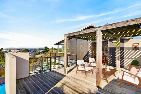 Photo of property in 17 Spencer Road, Hospital Hill, Napier, 4110