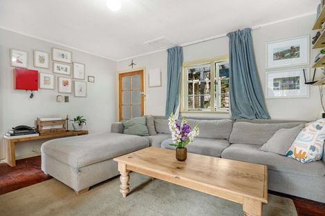 Photo of property in 43 Kauri Point Road, Laingholm, Auckland, 0604