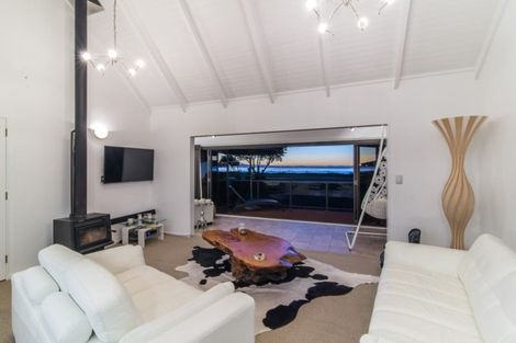 Photo of property in 82 Marine Parade, Paraparaumu Beach, Paraparaumu, 5032