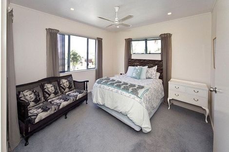Photo of property in 82 Buscomb Avenue, Henderson, Auckland, 0610
