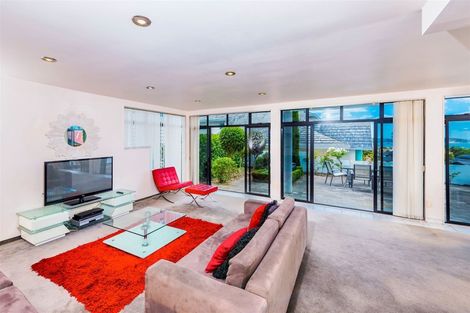 Photo of property in 38 Luckens Road, West Harbour, Auckland, 0618