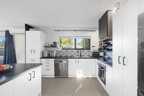 Photo of property in 12 Rays Way, Tuakau, 2121