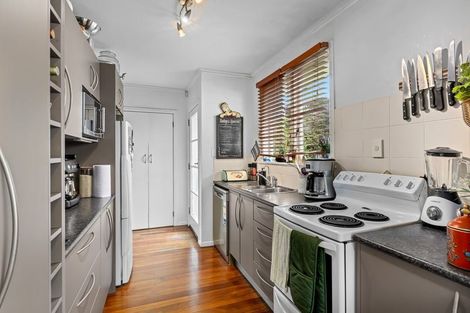 Photo of property in Peninsula Primary School, 61 Wharf Road, Te Atatu Peninsula, Auckland, 0610