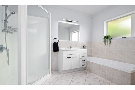 Photo of property in 3b Rossiter Avenue, Waiuku, 2123