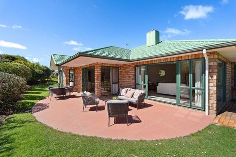Photo of property in 52 Kath Hopper Drive, Orewa, 0931