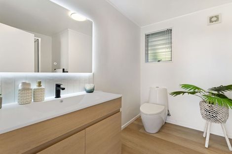 Photo of property in 5 Gallony Avenue, Massey, Auckland, 0614