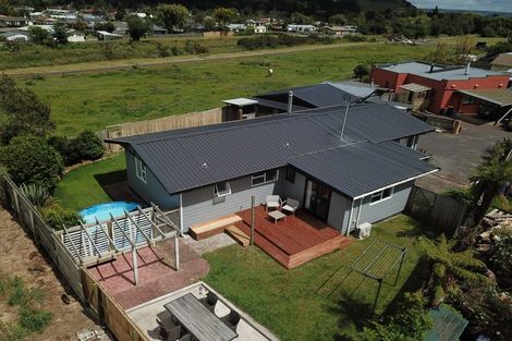 Photo of property in 13 Matthew Place, Kawaha Point, Rotorua, 3010