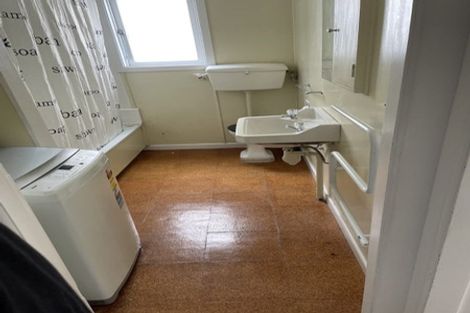 Photo of property in 10 Oriental Terrace, Mount Victoria, Wellington, 6011
