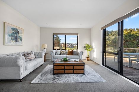 Photo of property in 14 Rathmullen Place, Pinehill, Auckland, 0632