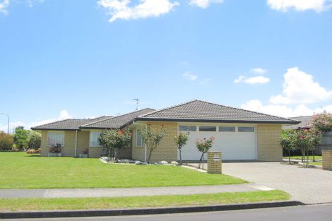 Photo of property in 100 Longford Park Drive, Takanini, 2112