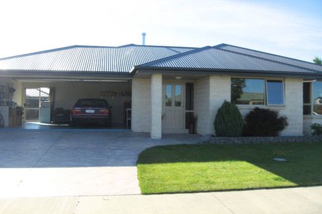 Photo of property in 4 Ross Place, Northwood, Christchurch, 8051