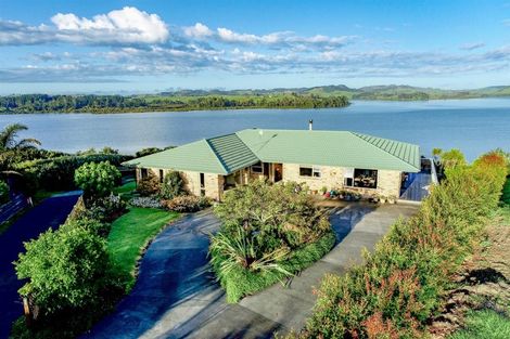 Photo of property in 16 Kotare Crescent, Pahi, Paparoa, 0571