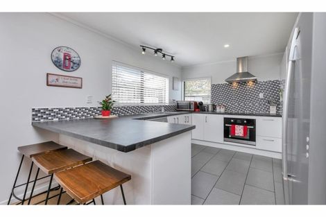Photo of property in 38 Sailfish Drive, West Harbour, Auckland, 0618