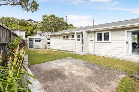 Photo of property in 104 Stewart Drive, Newlands, Wellington, 6037