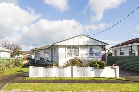 Photo of property in 15 Murray Avenue, Hawera, 4610