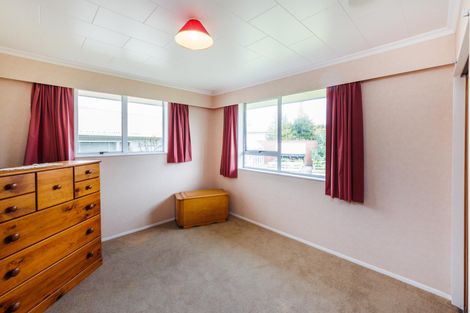 Photo of property in 15 Grange Place, Milson, Palmerston North, 4414