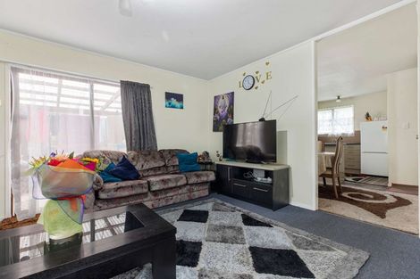 Photo of property in 2/47 Taitimu Drive, Weymouth, Auckland, 2103