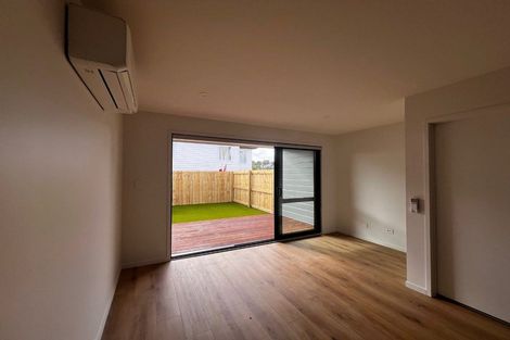 Photo of property in 21 Divich Avenue, Te Atatu South, Auckland, 0610