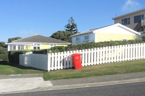 Photo of property in 9 Terrace Road, Titahi Bay, Porirua, 5022