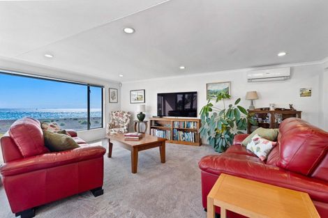 Photo of property in 2 North Terrace, Westshore, Napier, 4110