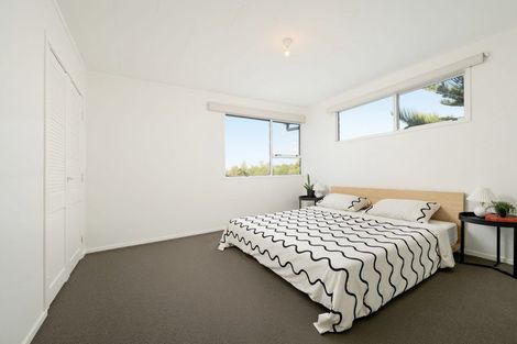 Photo of property in 5 Mckinley Road, Sunnyvale, Auckland, 0612