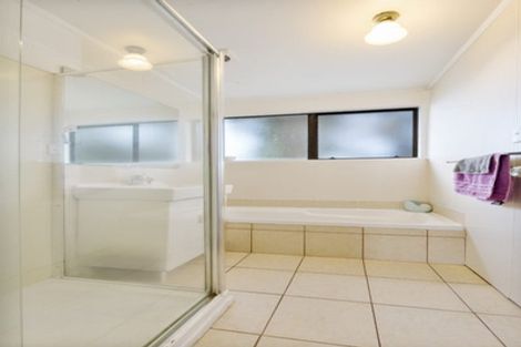 Photo of property in 12 Halloran Place, Massey, Auckland, 0614