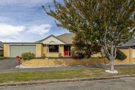 Photo of property in 15 Showgate Avenue, Sockburn, Christchurch, 8042