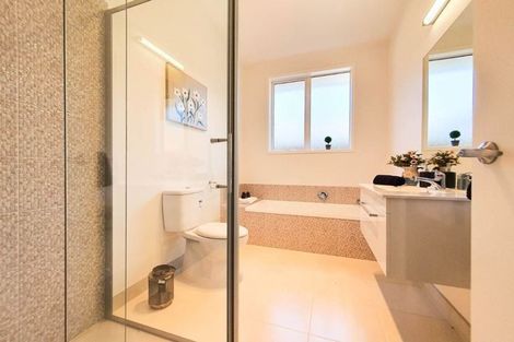 Photo of property in 71 Hayfield Way, Karaka, Papakura, 2113