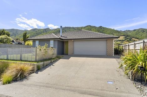 Photo of property in 24 Mahia Lane, Waikanae, 5036