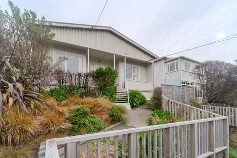 Photo of property in 37 Ara Paiwhenua, Tawa, Wellington, 5028