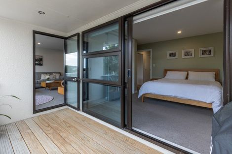 Photo of property in 2/24 Acheron Road, Paremata, Porirua, 5026