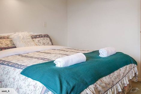 Photo of property in 1 Mallinder Place, Oakura, 4314