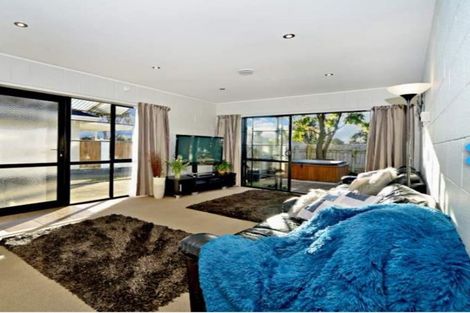 Photo of property in 1/10 Park Estate Road, Rosehill, Papakura, 2113