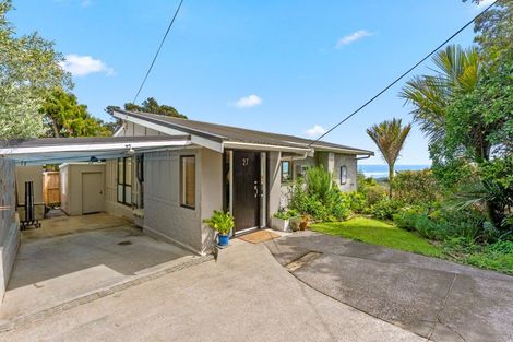 Photo of property in 27 Domain Crescent, Muriwai, Waimauku, 0881