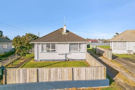 Photo of property in 15 Churchill Crescent, Tawhero, Whanganui, 4501