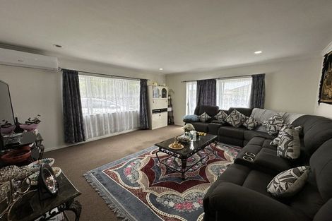 Photo of property in 1 Fleetwood Drive, Henderson, Auckland, 0612