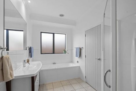 Photo of property in 176a Heta Road, Highlands Park, New Plymouth, 4312