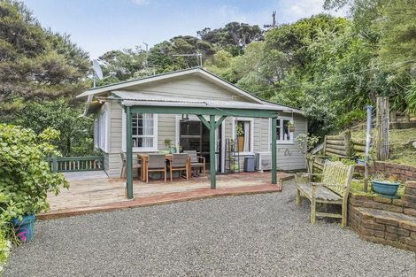 Photo of property in 35 Airlie Road, Plimmerton, Porirua, 5026
