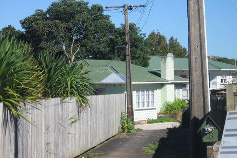 Photo of property in 18 Hinekohu Street, New Lynn, Auckland, 0600