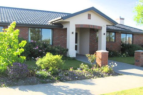 Photo of property in 2 Ross Place, Northwood, Christchurch, 8051