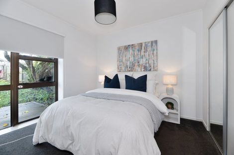 Photo of property in 28 Matuhi Rise, Henderson, Auckland, 0612