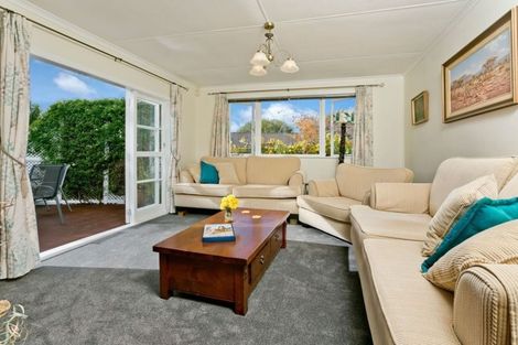 Photo of property in 17 Paramu Avenue, Birkdale, Auckland, 0626