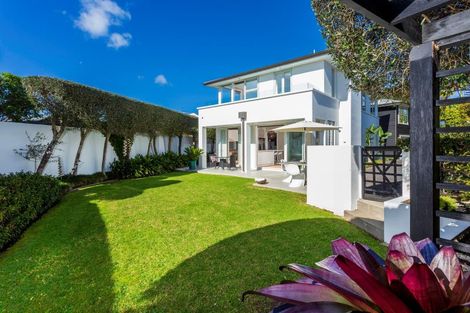 Photo of property in 223a Hurstmere Road, Takapuna, Auckland, 0622