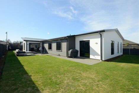 Photo of property in 24 Davaar Crescent, Broomfield, Christchurch, 8042