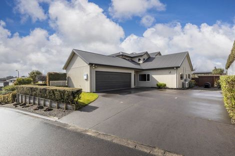 Photo of property in 10 Sampson Avenue, Waiwhakaiho, New Plymouth, 4312