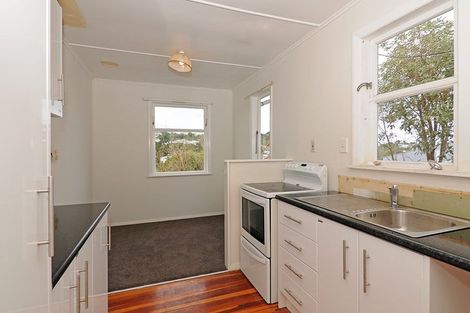 Photo of property in 141 Ruskin Road, Newlands, Wellington, 6037