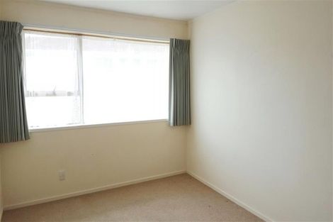 Photo of property in 2/84 Pupuke Road, Hillcrest, Auckland, 0627