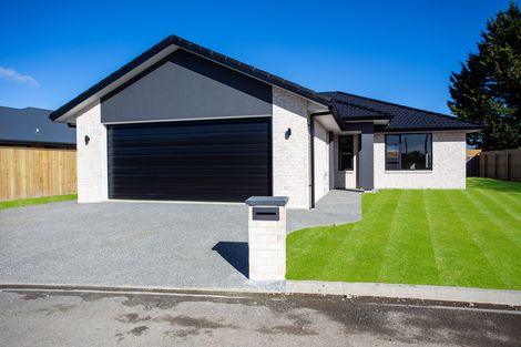 Photo of property in 1 Devon Lane, Carterton, 5713