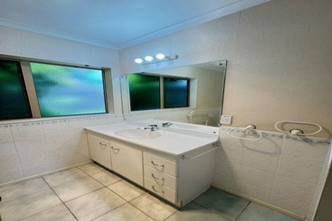 Photo of property in 6 Newbliss Crescent, East Tamaki Heights, Auckland, 2016