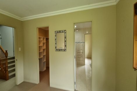 Photo of property in 11 Cobblestone Lane, Hillcrest, Auckland, 0627